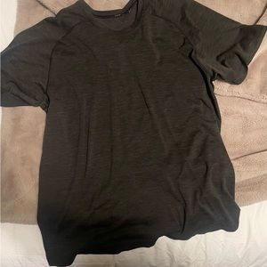 Men’s lululemon tee